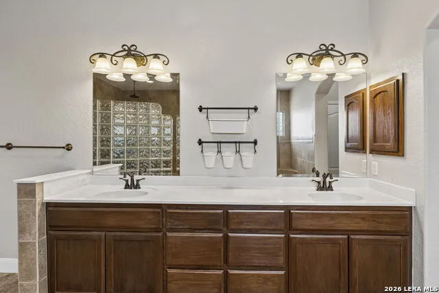 107 Oakview Floresville, TX 78114