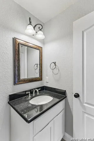 107 Oakview Floresville, TX 78114