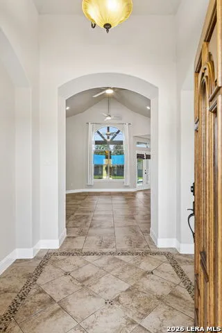 107 Oakview Floresville, TX 78114