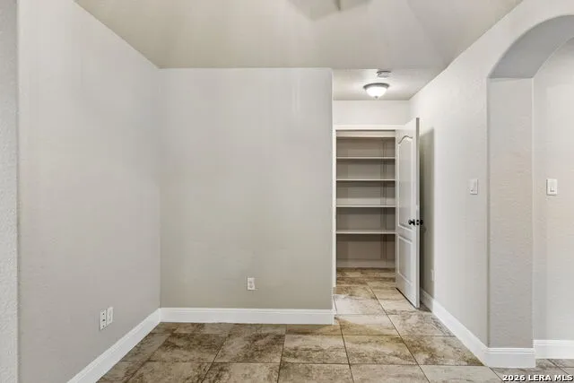 107 Oakview Floresville, TX 78114