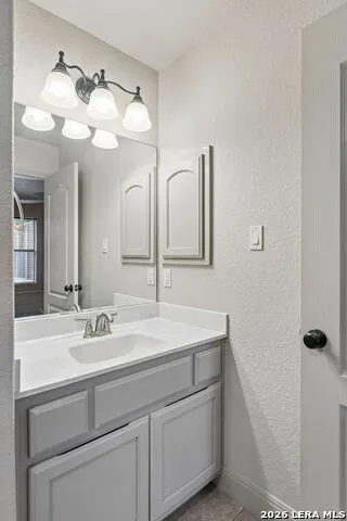 107 Oakview Floresville, TX 78114