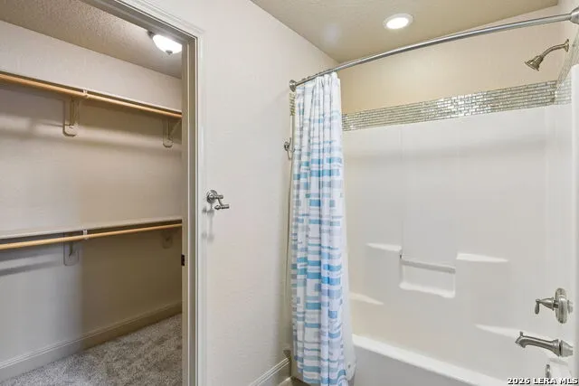 107 Oakview Floresville, TX 78114