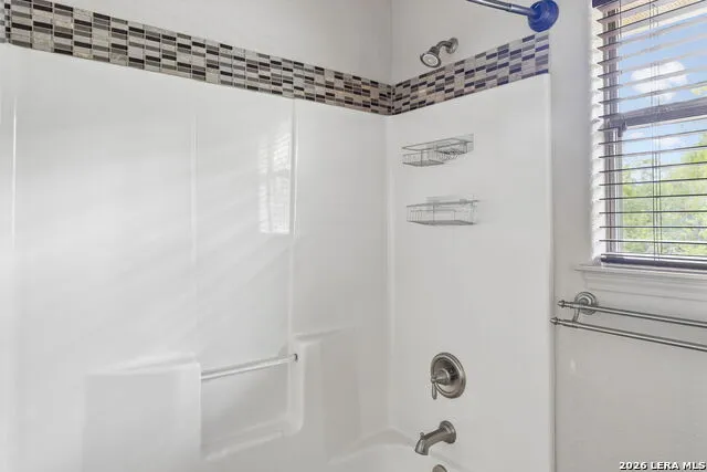 107 Oakview Floresville, TX 78114