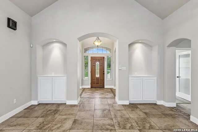 107 Oakview Floresville, TX 78114