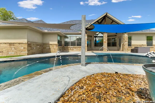 107 Oakview Floresville, TX 78114
