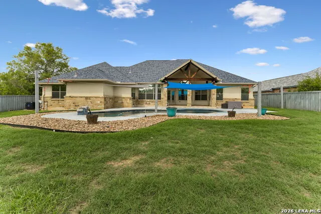 107 Oakview Floresville, TX 78114