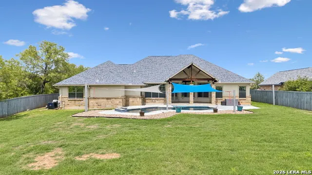107 Oakview Floresville, TX 78114