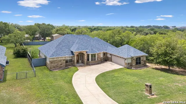 107 Oakview Floresville, TX 78114