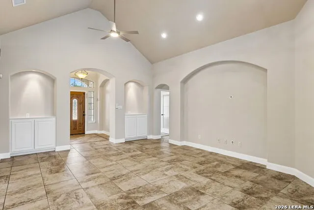 107 Oakview Floresville, TX 78114