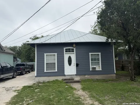 910 LAMAR ST