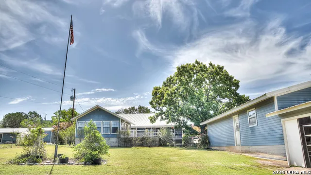 181 LEINWEBER DR Leakey, TX 78873