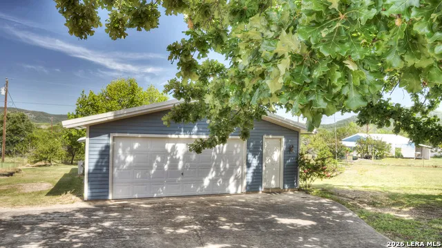 181 LEINWEBER DR Leakey, TX 78873