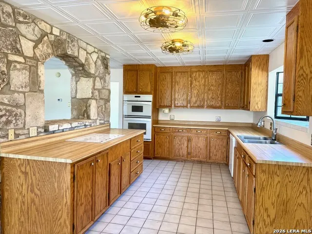 181 LEINWEBER DR Leakey, TX 78873