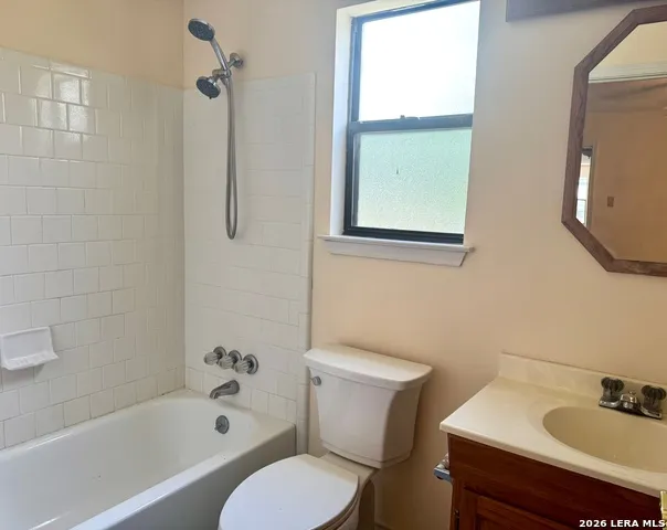 181 LEINWEBER DR Leakey, TX 78873