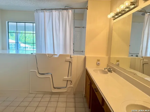 181 LEINWEBER DR Leakey, TX 78873