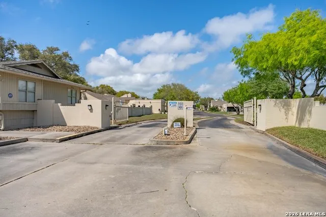135 SANTA FE DR Rockport, TX 78382