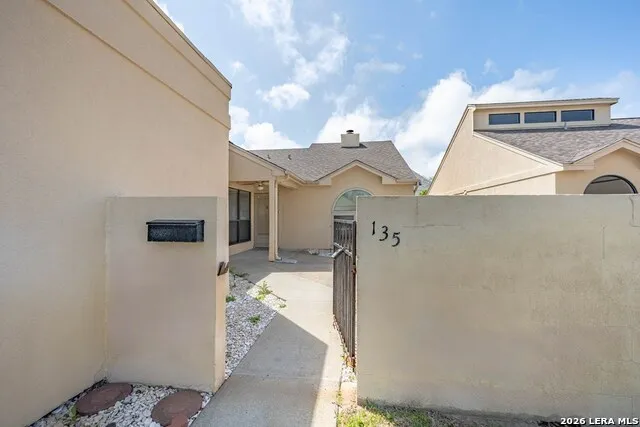 135 SANTA FE DR Rockport, TX 78382