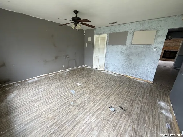 6211 FIR VALLEY DR San Antonio, TX 78242