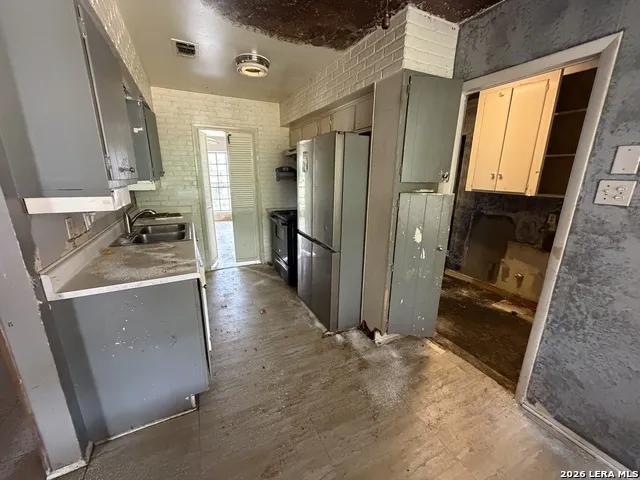 6211 FIR VALLEY DR San Antonio, TX 78242