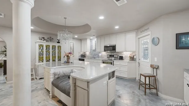 108 Woodlake Dr McQueeney, TX 78123