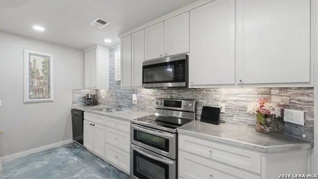 108 Woodlake Dr McQueeney, TX 78123