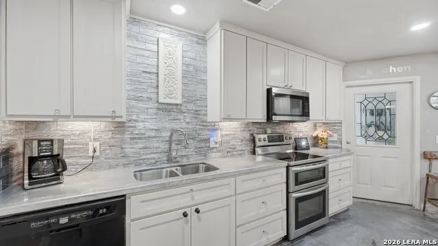 108 Woodlake Dr McQueeney, TX 78123