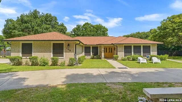 108 Woodlake Dr McQueeney, TX 78123