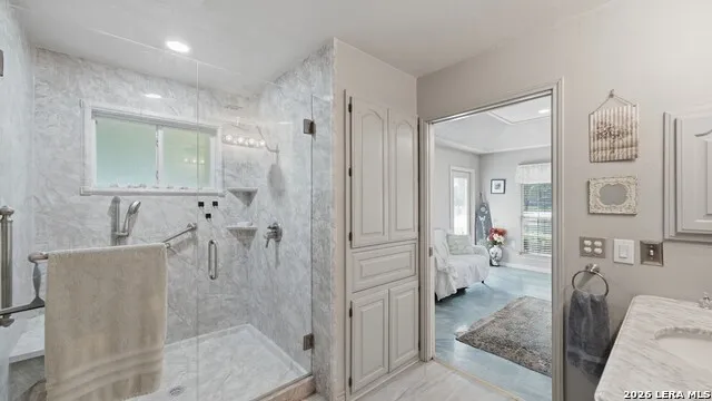 108 Woodlake Dr McQueeney, TX 78123