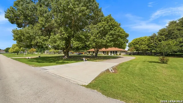 108 Woodlake Dr McQueeney, TX 78123