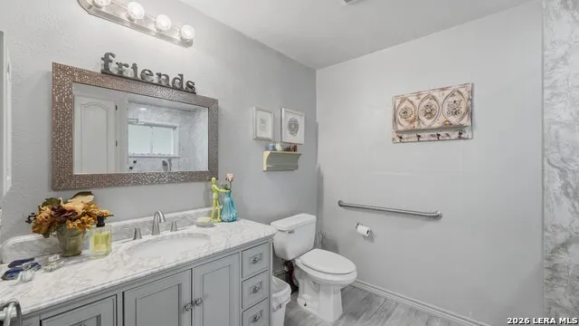 108 Woodlake Dr McQueeney, TX 78123