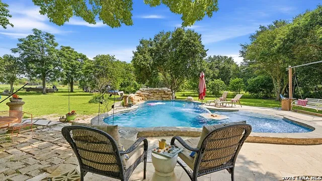 108 Woodlake Dr McQueeney, TX 78123