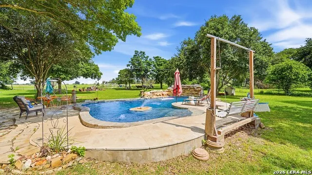 108 Woodlake Dr McQueeney, TX 78123