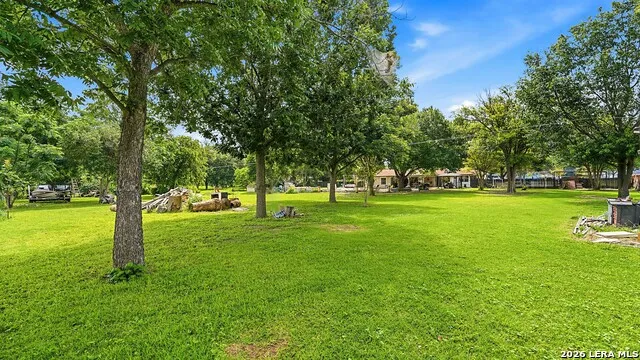 108 Woodlake Dr McQueeney, TX 78123