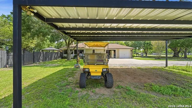 108 Woodlake Dr McQueeney, TX 78123