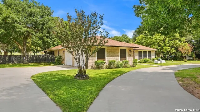 108 Woodlake Dr McQueeney, TX 78123