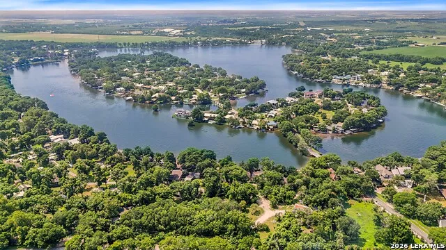 108 Woodlake Dr McQueeney, TX 78123