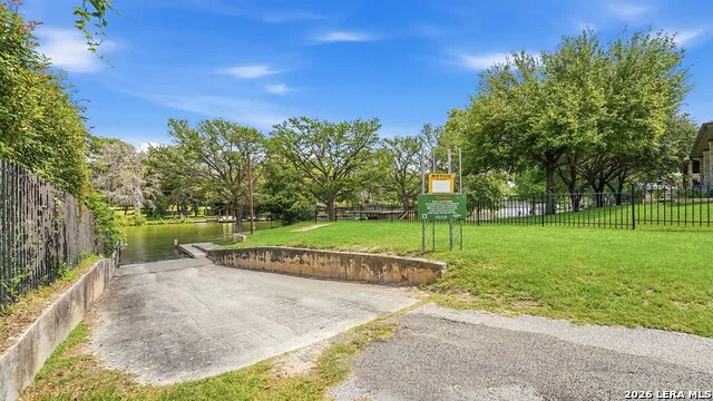 108 Woodlake Dr McQueeney, TX 78123