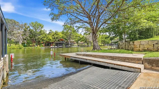 108 Woodlake Dr McQueeney, TX 78123