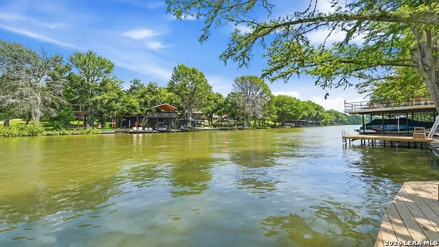 108 Woodlake Dr McQueeney, TX 78123