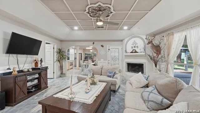 108 Woodlake Dr McQueeney, TX 78123