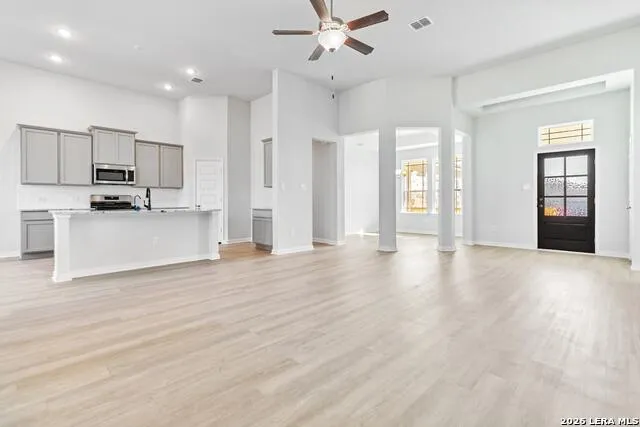 174 Firewheel Loop Floresville, TX 78114