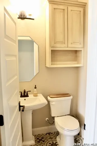 121 Valley View Dr La Vernia, TX 78121