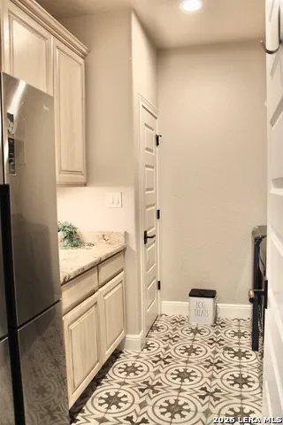 121 Valley View Dr La Vernia, TX 78121