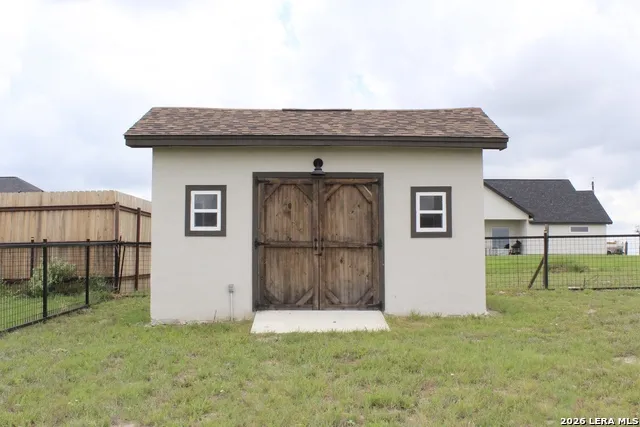 121 Valley View Dr La Vernia, TX 78121