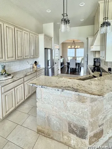 121 Valley View Dr La Vernia, TX 78121
