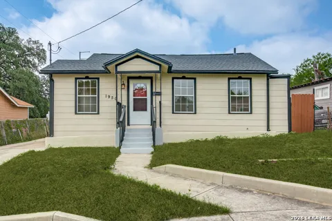 1950 LAMAR ST