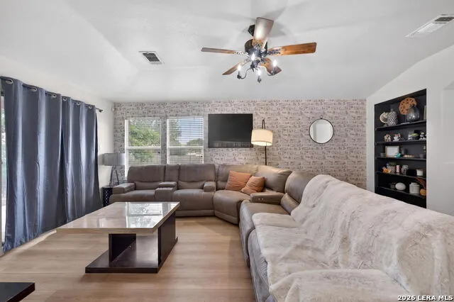3440 WHISPER BLF Schertz, TX 78108