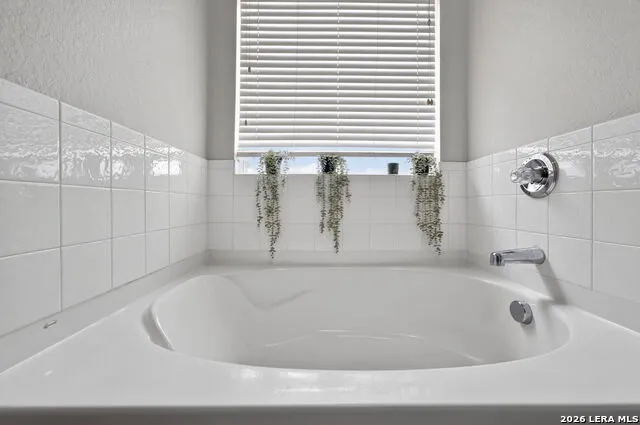 3440 WHISPER BLF Schertz, TX 78108