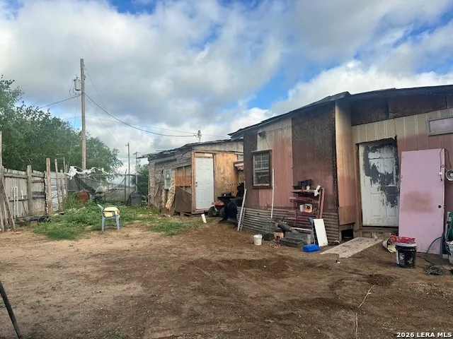 517 Avenue K Poteet, TX 78065