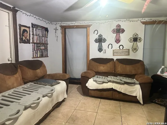 517 Avenue K Poteet, TX 78065